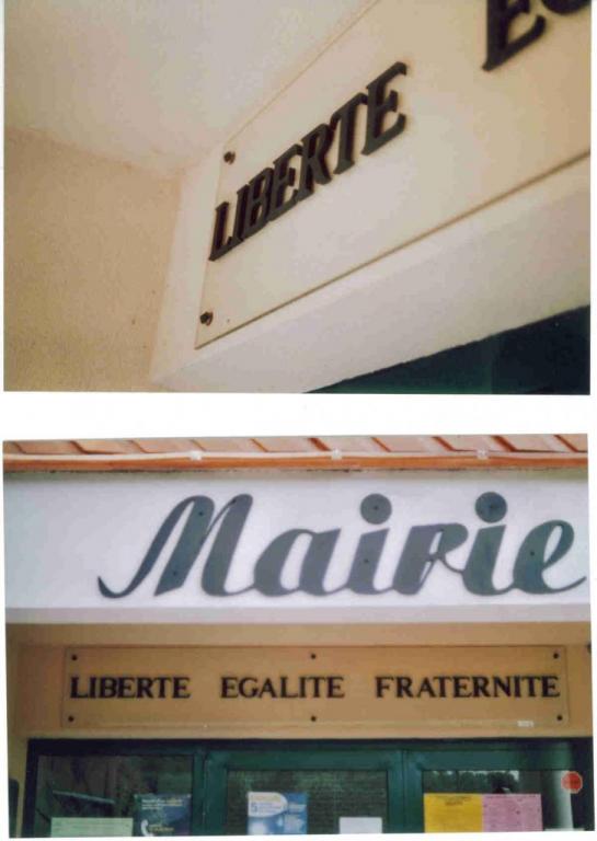 Enseigne en résine - Pose sur plaque de verre