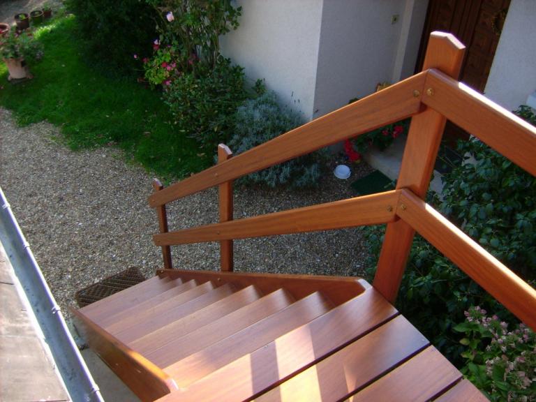 Escalier d'exterieur en bois exotique