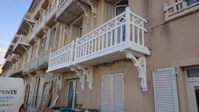 Balcon essence iroko style bord de mer