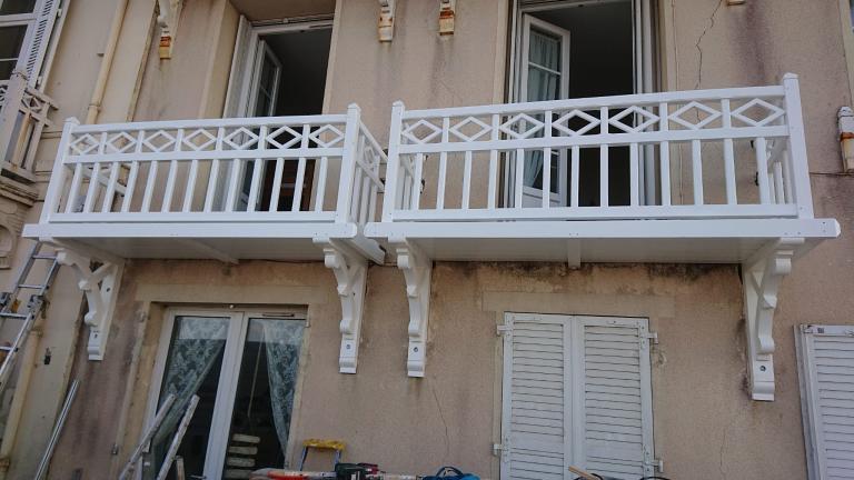 Balcon essence iroko style bord de mer