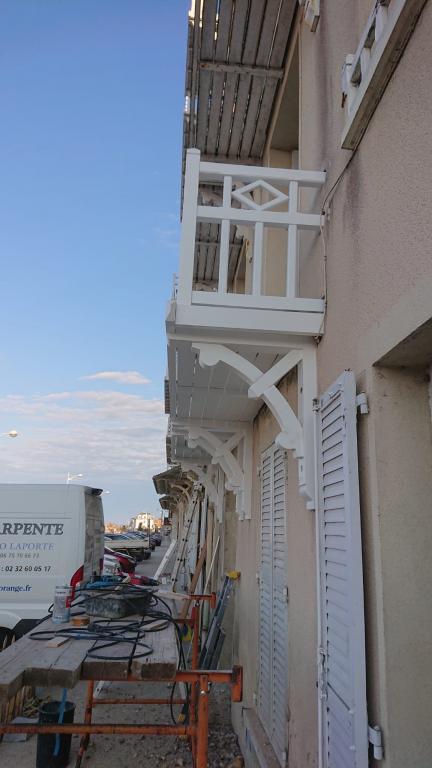 Balcon essence iroko style bord de mer