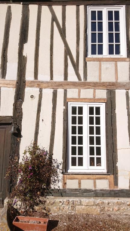 Restauration de façade en colombage remplacement de boiseries