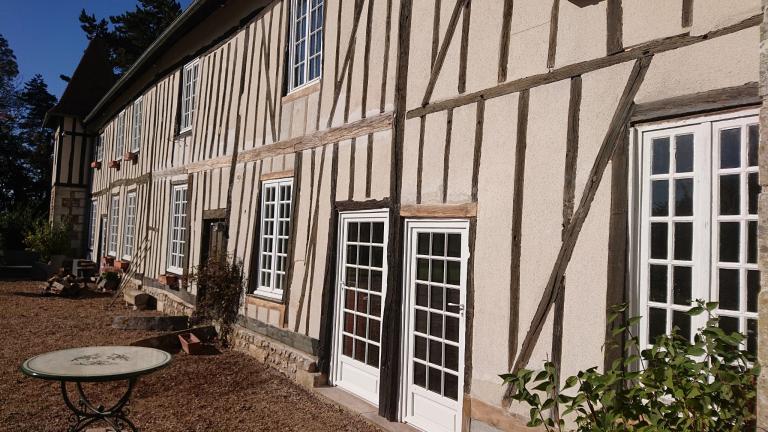 Restauration de façade en colombage remplacement de boiseries